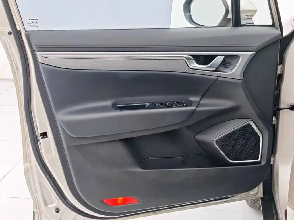 Geely Emgrand GS 2018 — фото 16