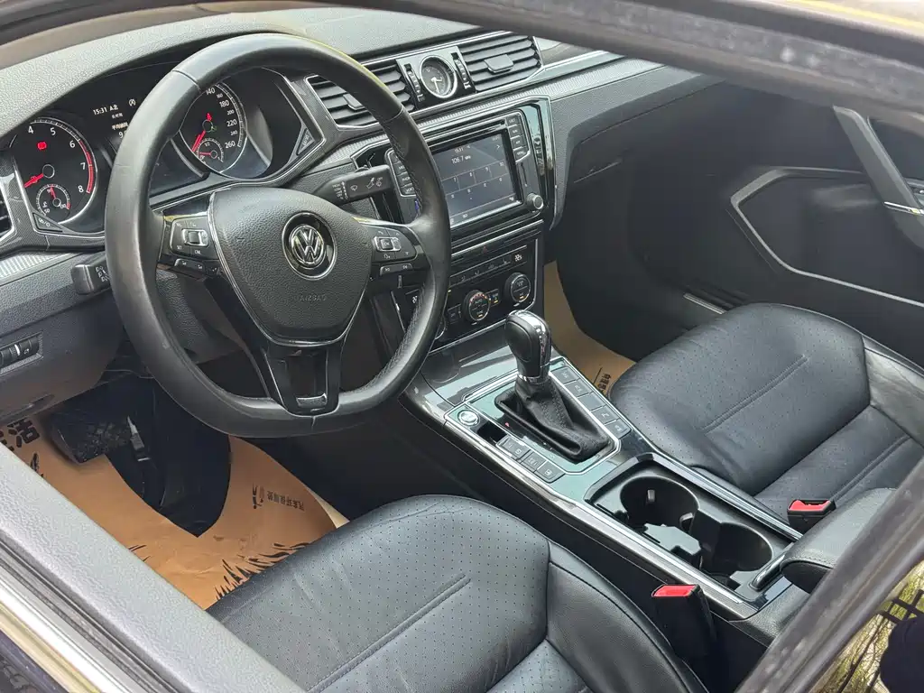 Volkswagen Passat 2018 — фото 10