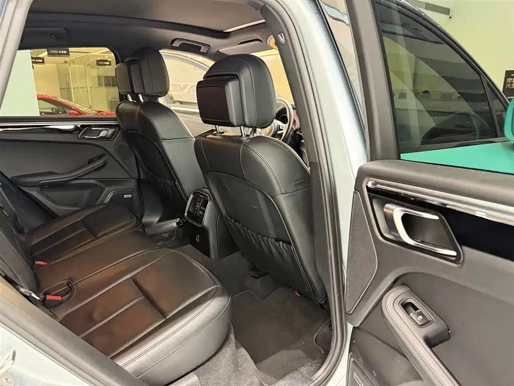 Porsche Macan 2021 — фото 16