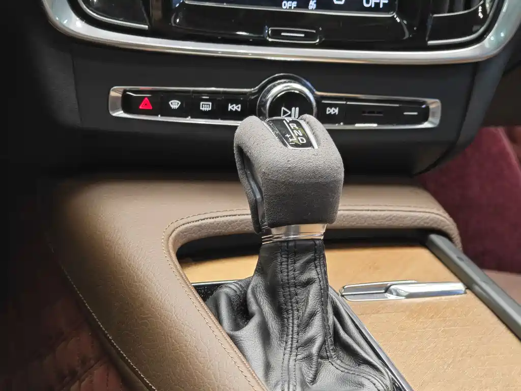 Volvo S90 2019 — фото 18