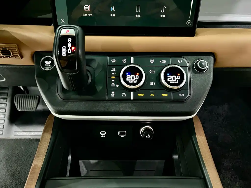 Land Rover Defender 2024 — фото 17