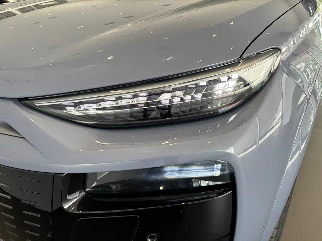 Audi Q6L Sportback E-Tron 2025 — фото 13