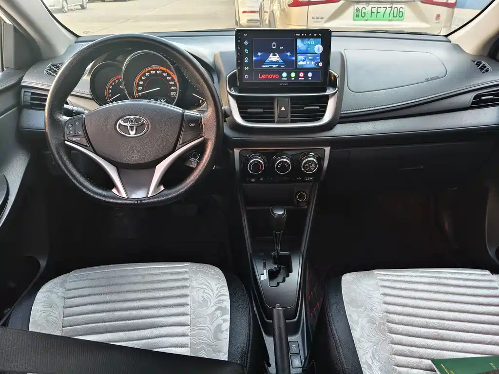 Toyota Yaris L 2022 — фото 11