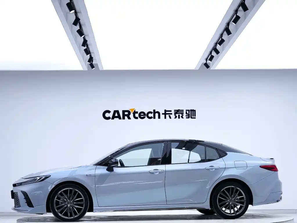 Toyota Camry 2024 — фото 2