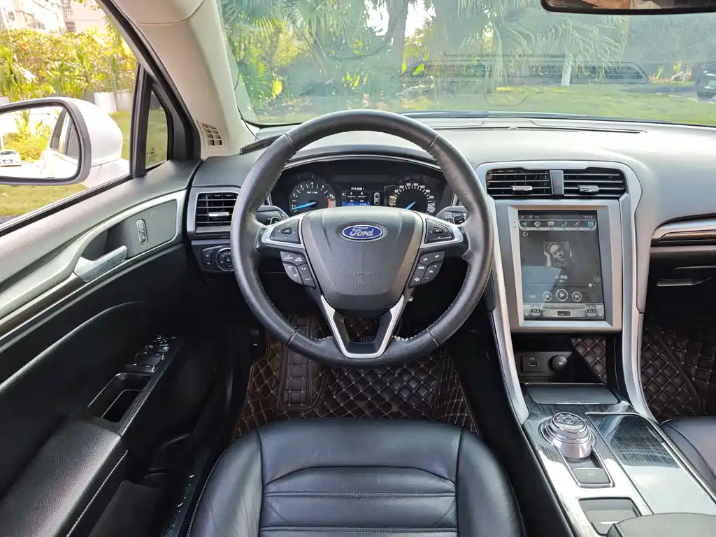 Ford Mondeo 2017 — фото 13