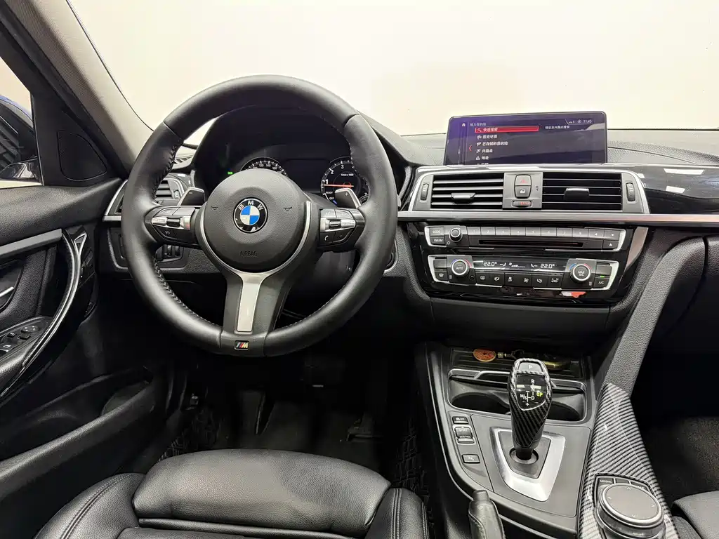 BMW 3 Series 2019 — фото 10