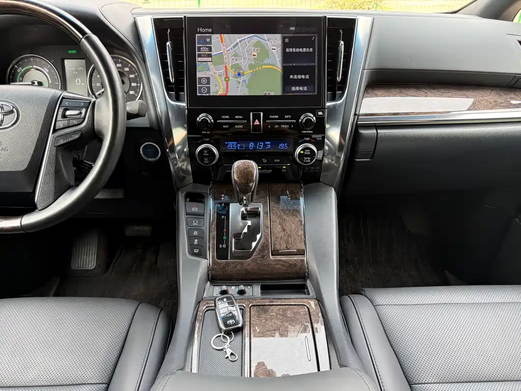 Toyota Alphard 2023 — фото 6