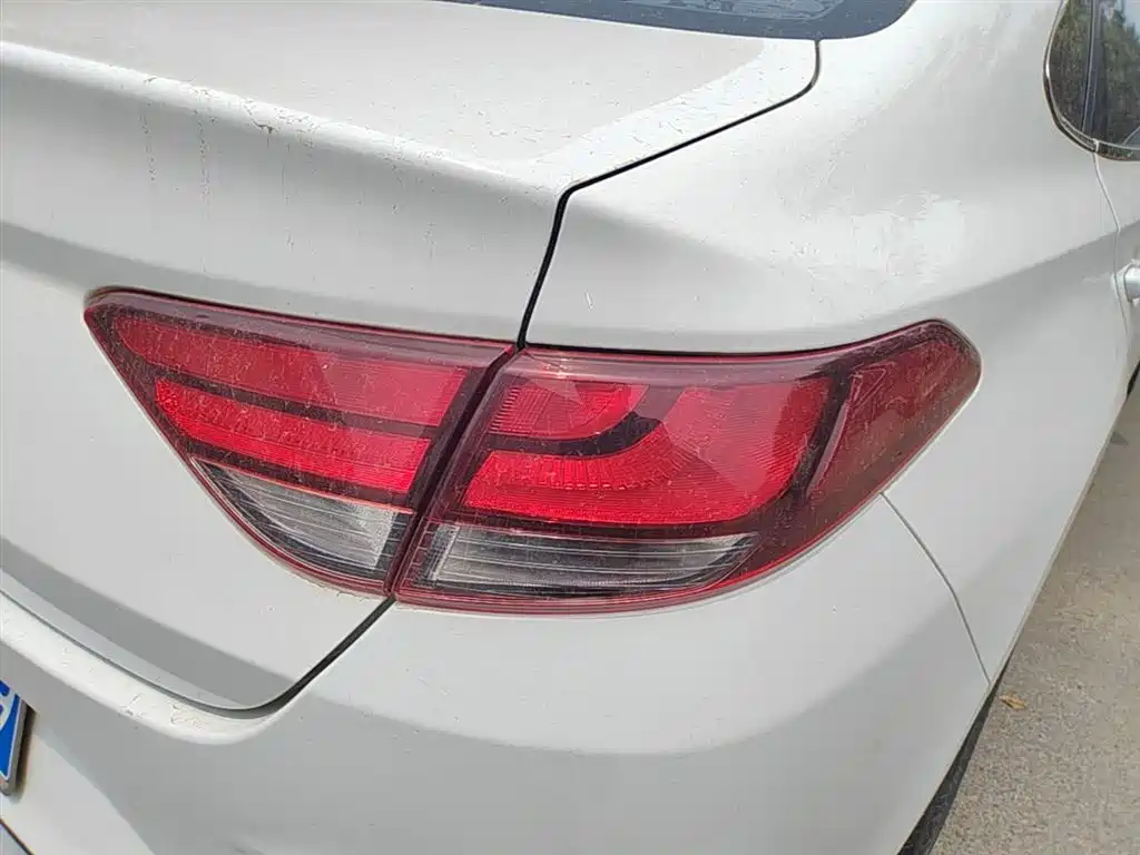 Hyundai Elantra 2019 — фото 8