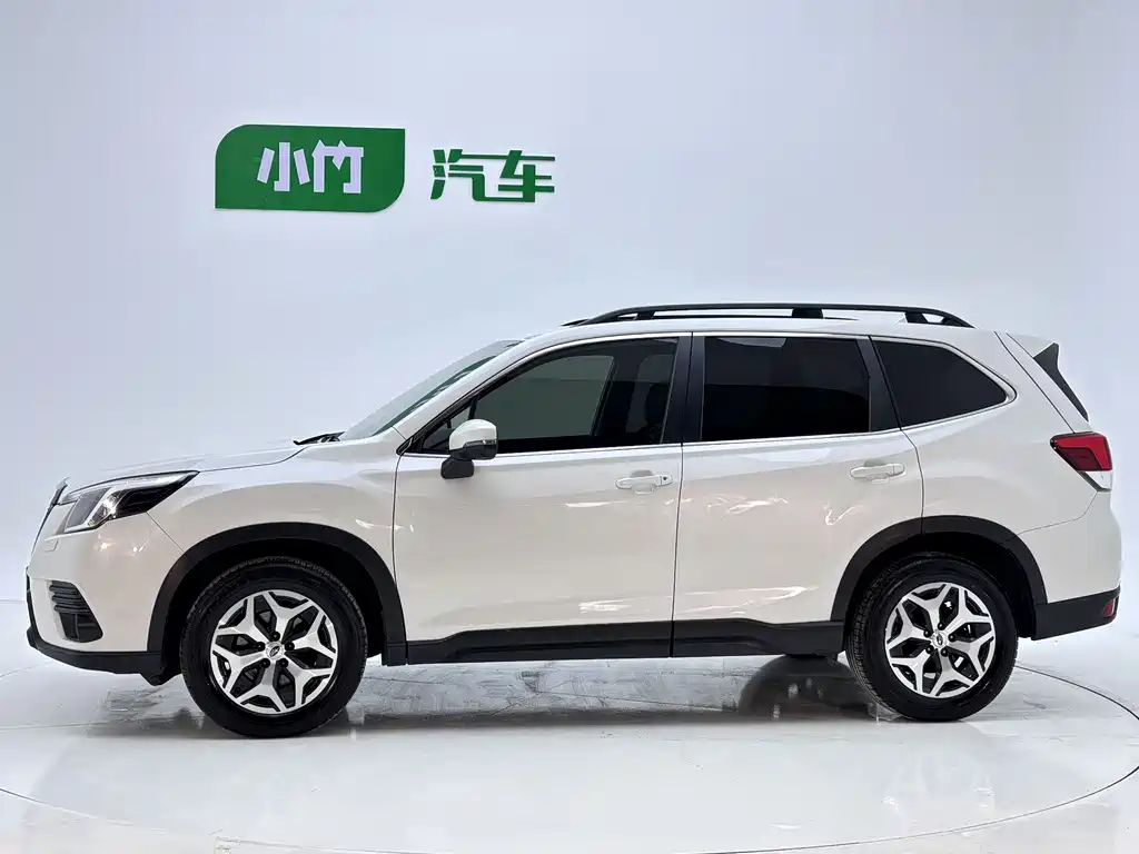 Subaru Forester 2023 — фото 8