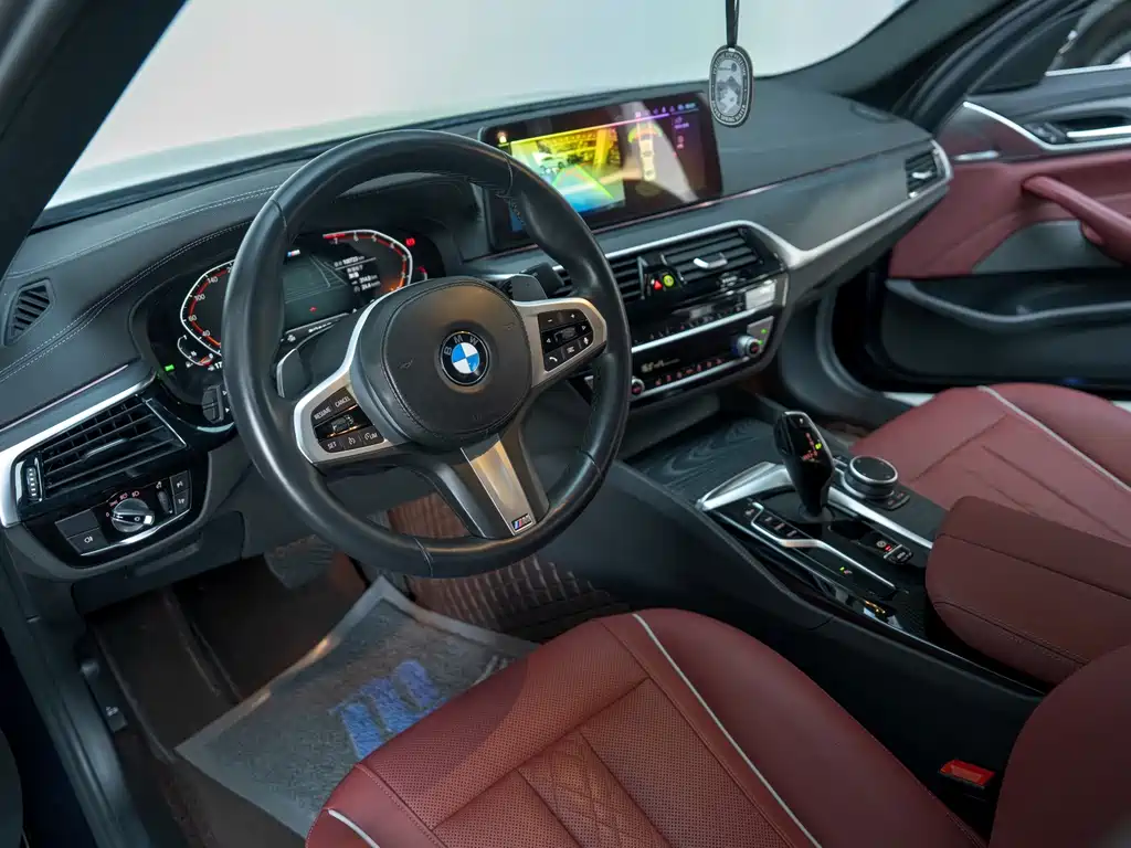BMW 5 Series 2022 — фото 10