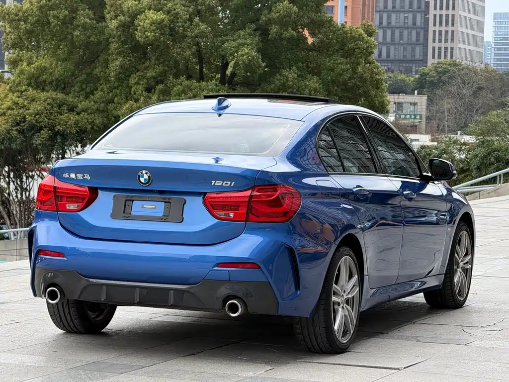 BMW 1 Series 2019 — фото 11