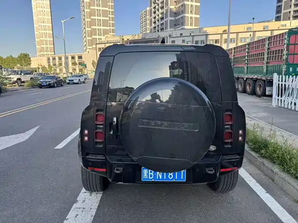 Land Rover Defender 2023