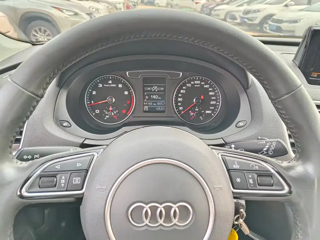 Audi Q3 2019 — фото 11