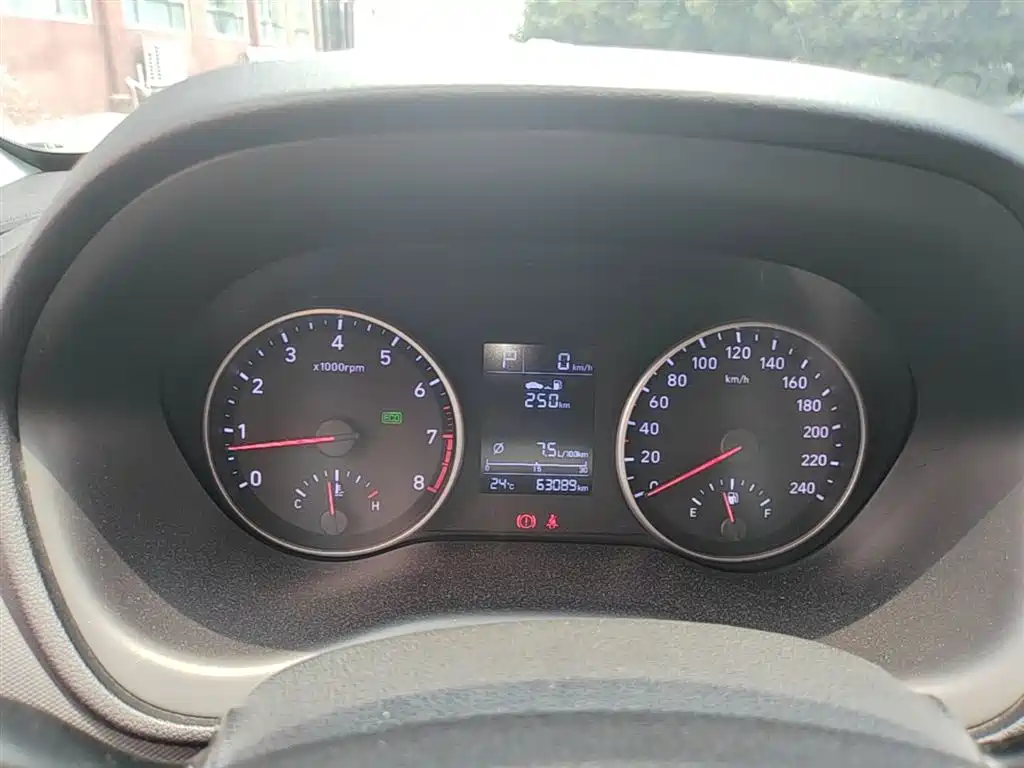 Hyundai Elantra 2019 — фото 12
