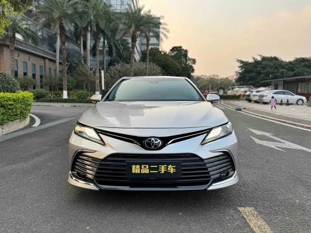 Toyota Camry 2023 — фото 2
