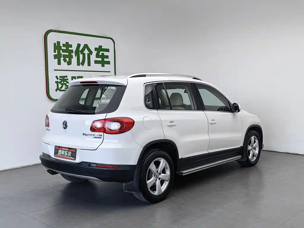 Volkswagen Tiguan 2012 — фото 2