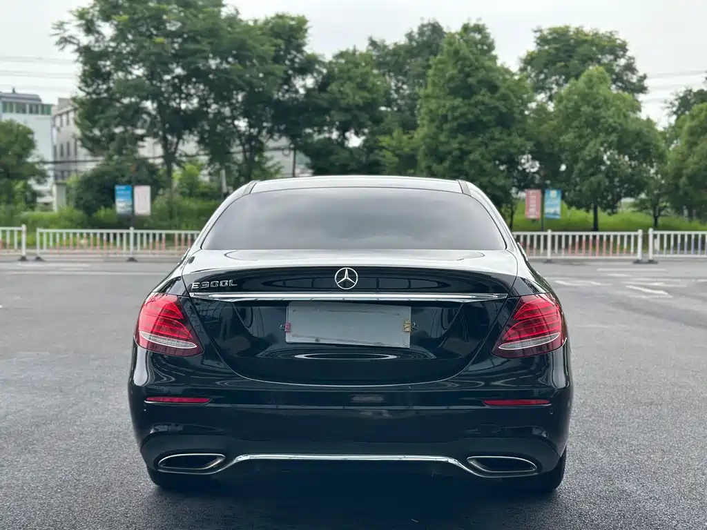Mercedes-Benz E-Class 2018 — фото 13