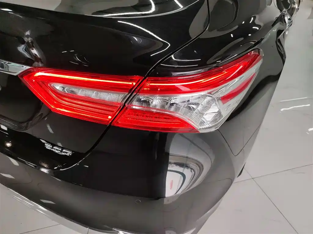 Toyota Camry 2023 — фото 24