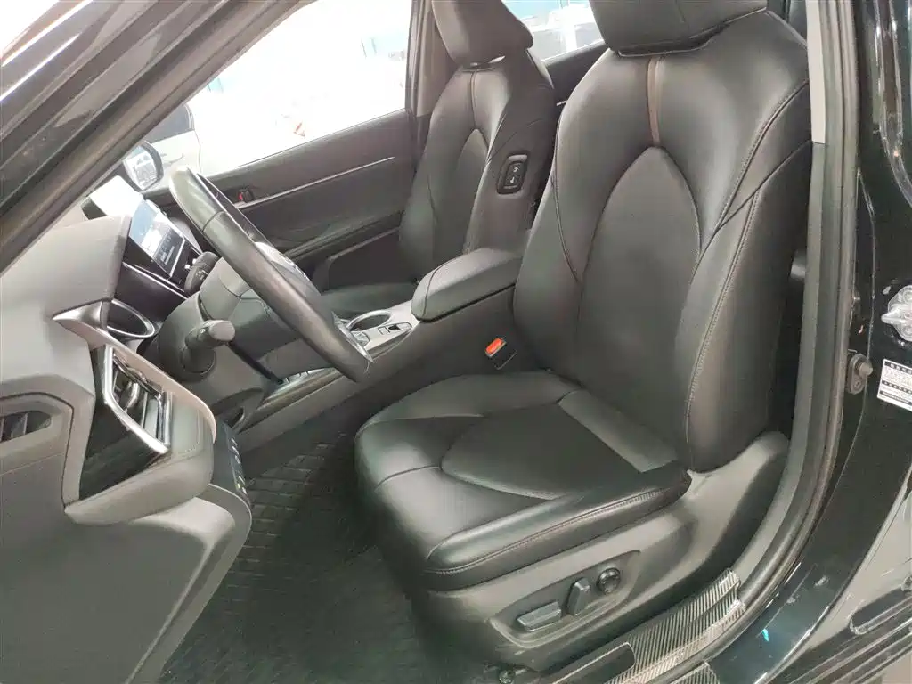Toyota Camry 2023 — фото 11