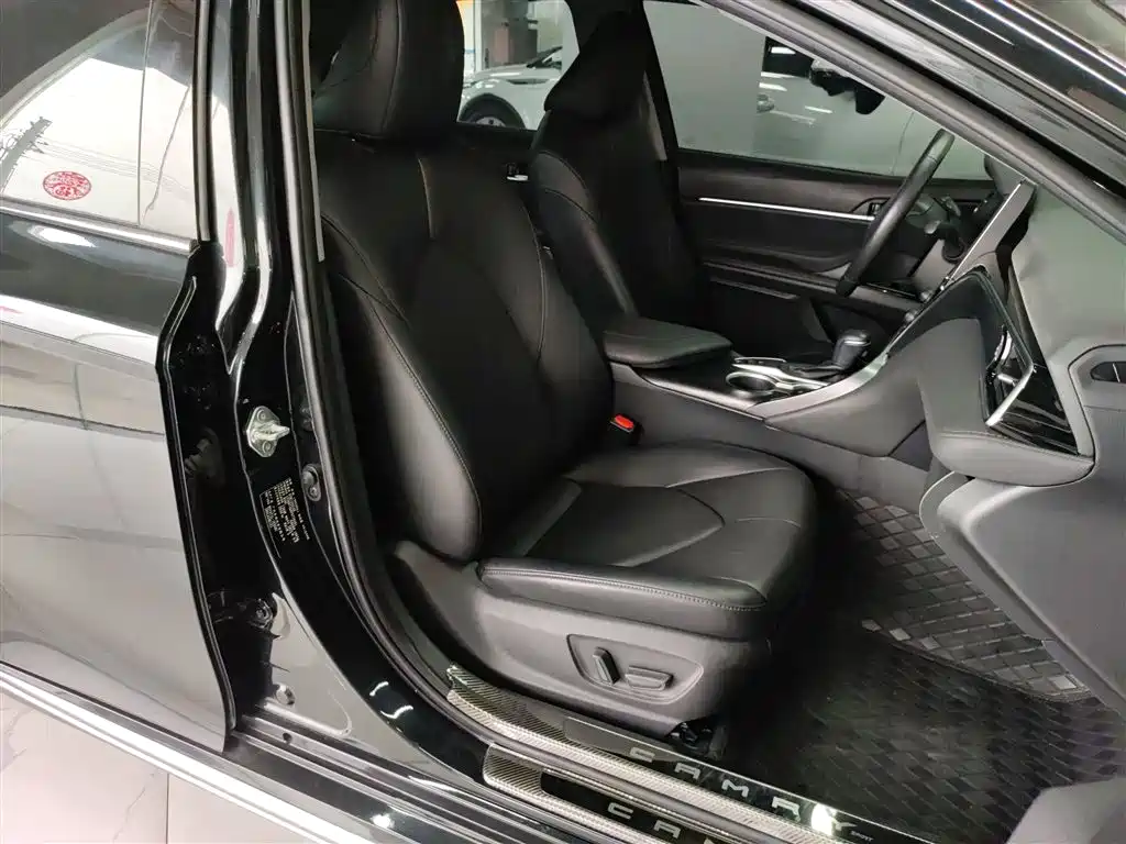 Toyota Camry 2023 — фото 20