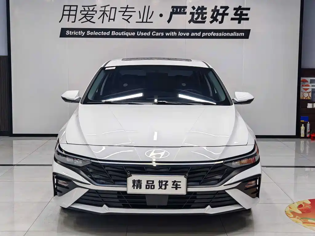Hyundai Elantra 2024