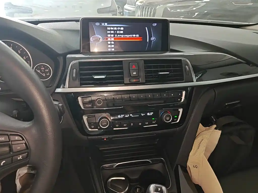 BMW 3 Series 2016 — фото 13