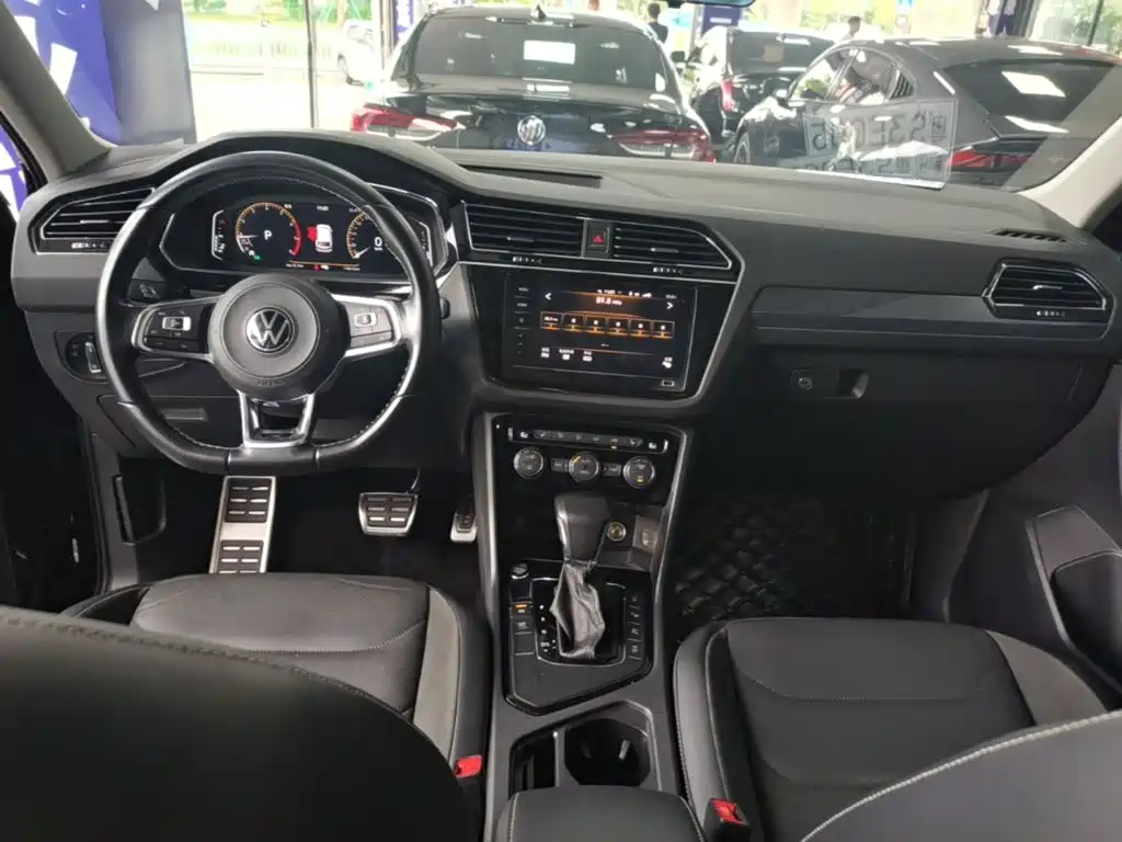 Volkswagen Tiguan L 2021 — фото 10