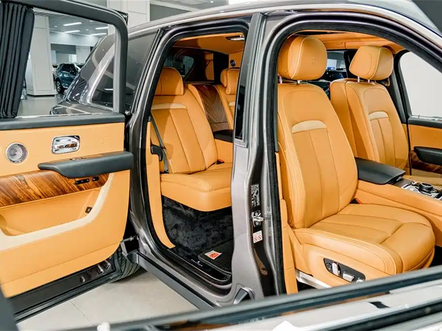 Rolls-Royce Cullinan 2019 — фото 29