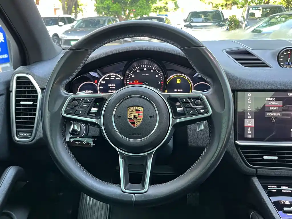 Porsche Cayenne 2018 — фото 13
