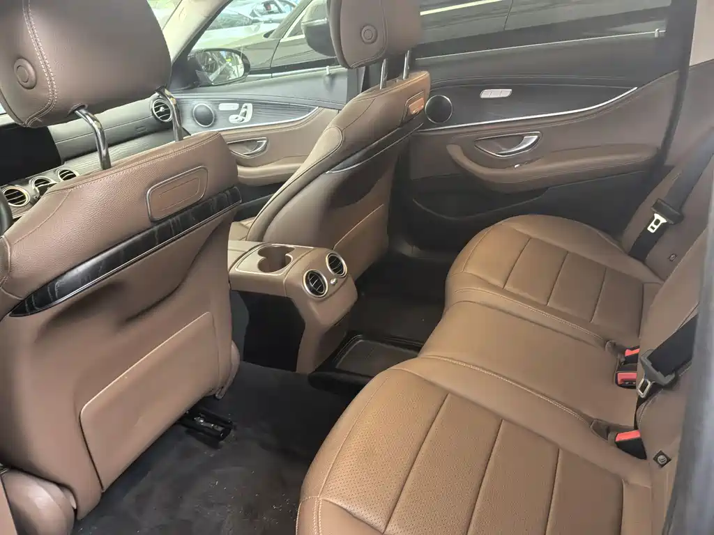 Mercedes-Benz E-Class 2019 — фото 19