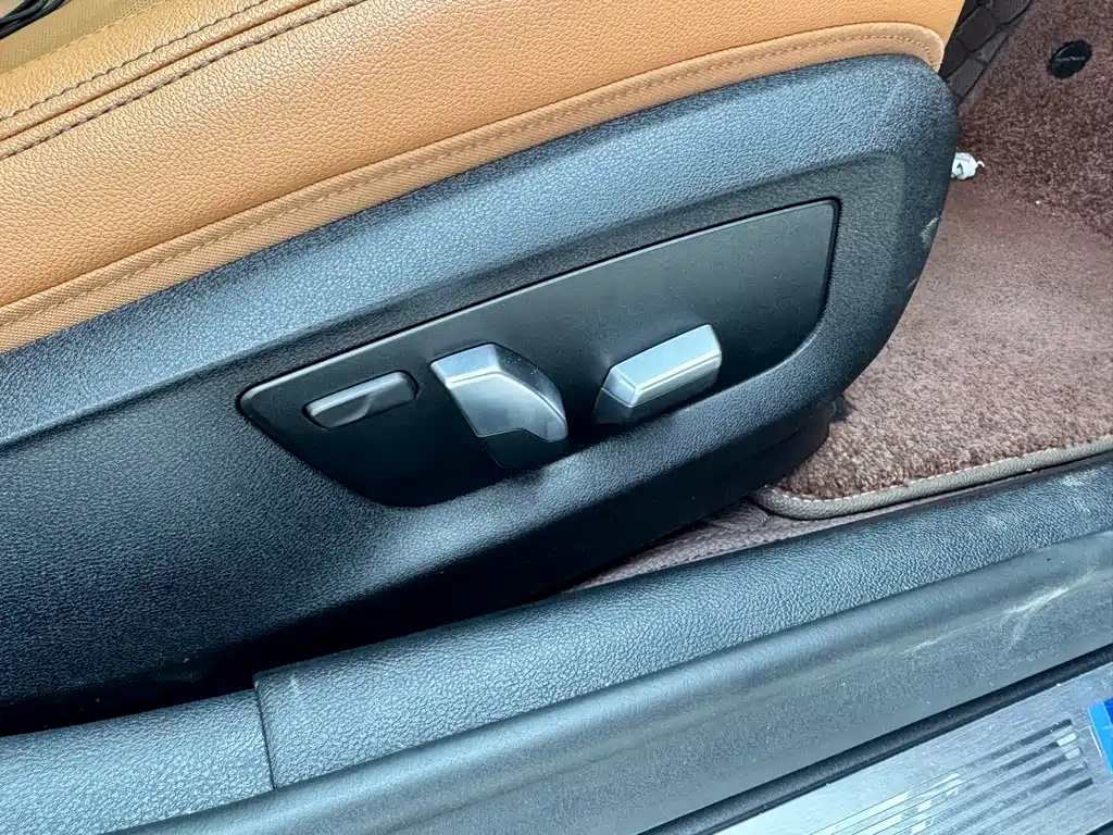 BMW 5 Series 2021 — фото 16