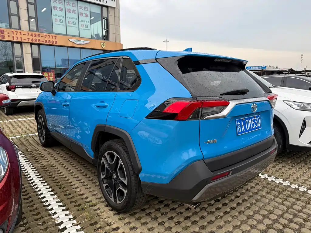 Toyota RAV4 2020 — фото 4