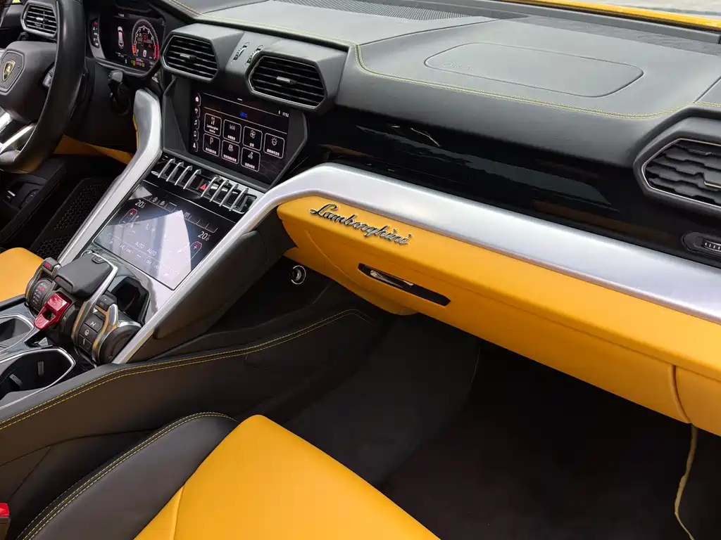 Lamborghini Urus 2019 — фото 12