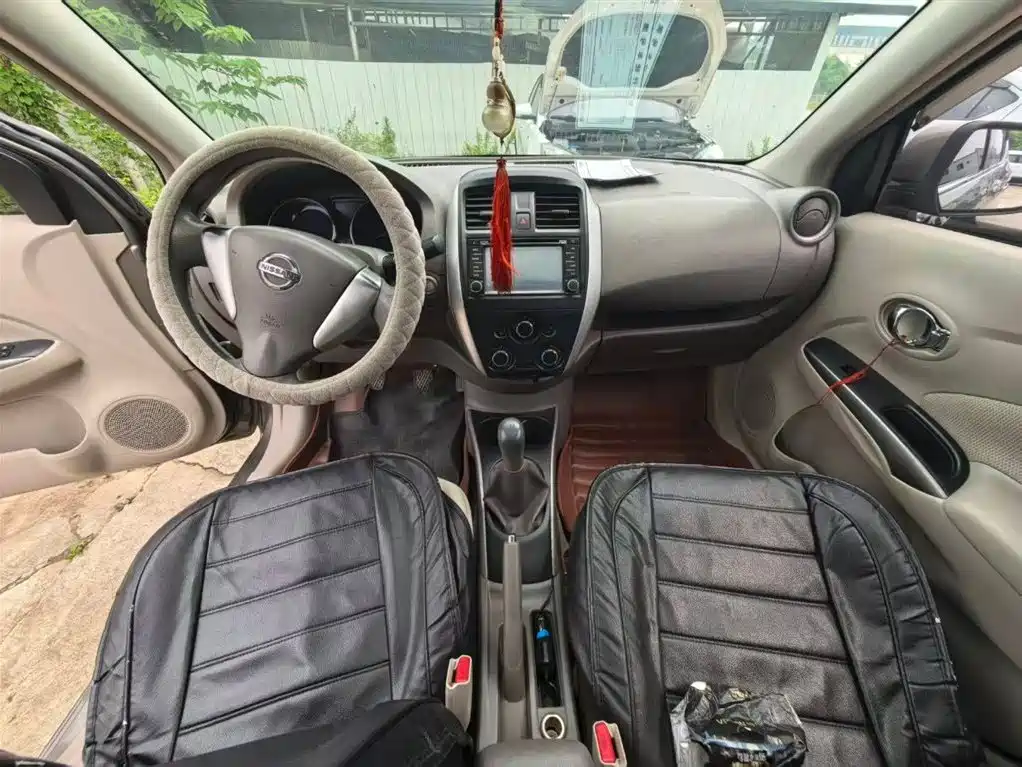 Nissan Sunny 2015