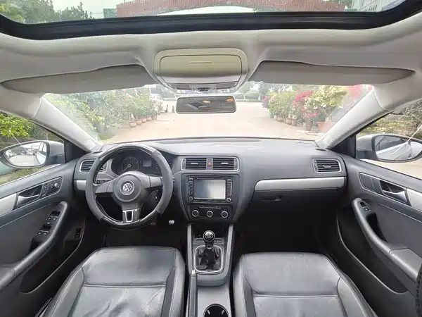 Volkswagen Sagitar 2014