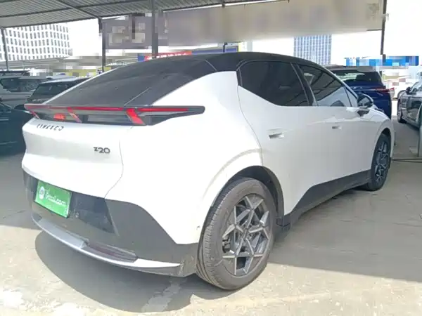 Lynk & Co Z20 2025