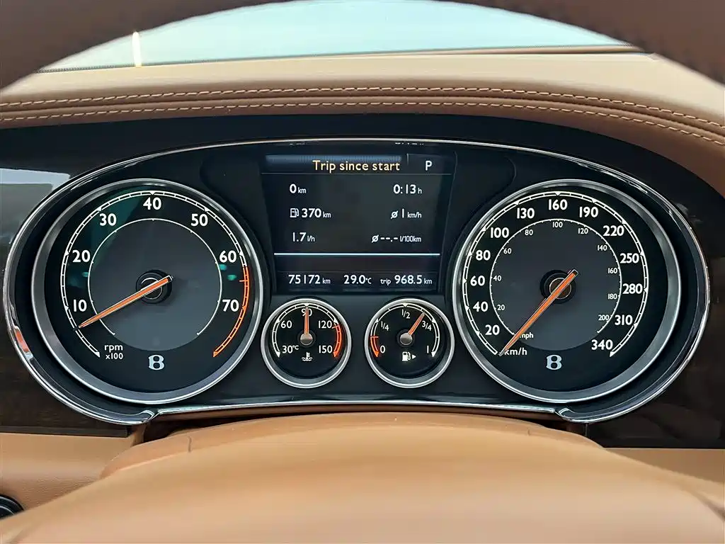 Bentley Flying Spur 2016 — фото 15