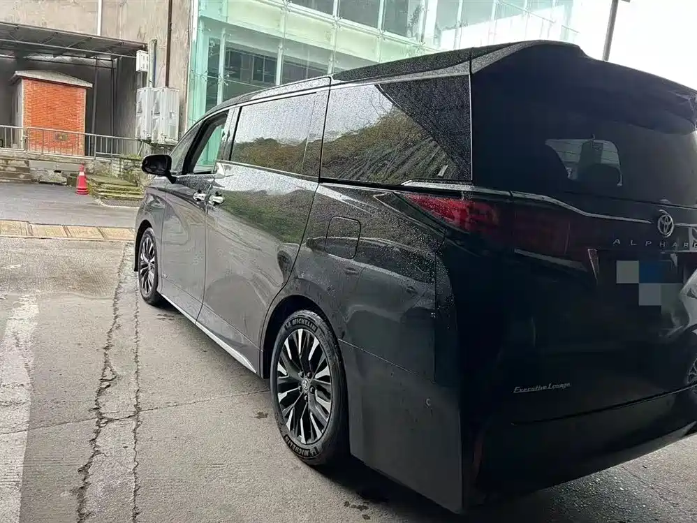 Toyota Alphard 2024 — фото 4