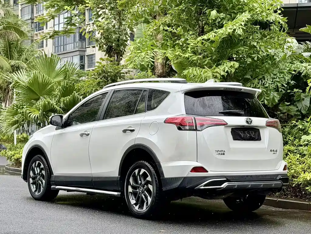 Toyota RAV4 2017 — фото 7