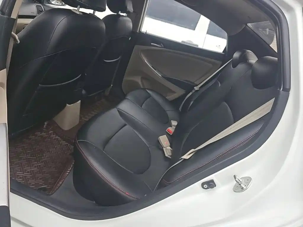 Hyundai Verna 2016 — фото 17