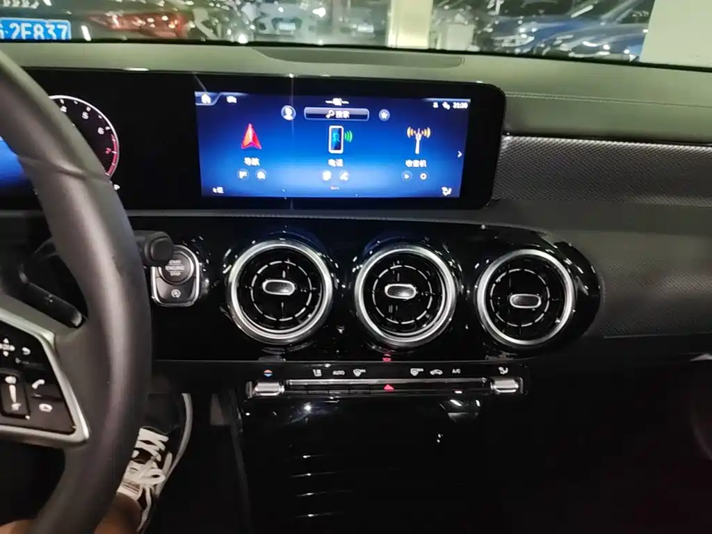 Mercedes-Benz A-Class 2024 — фото 13