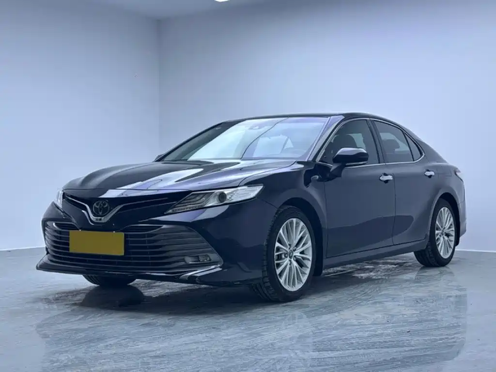 Toyota Camry 2018 — фото 1