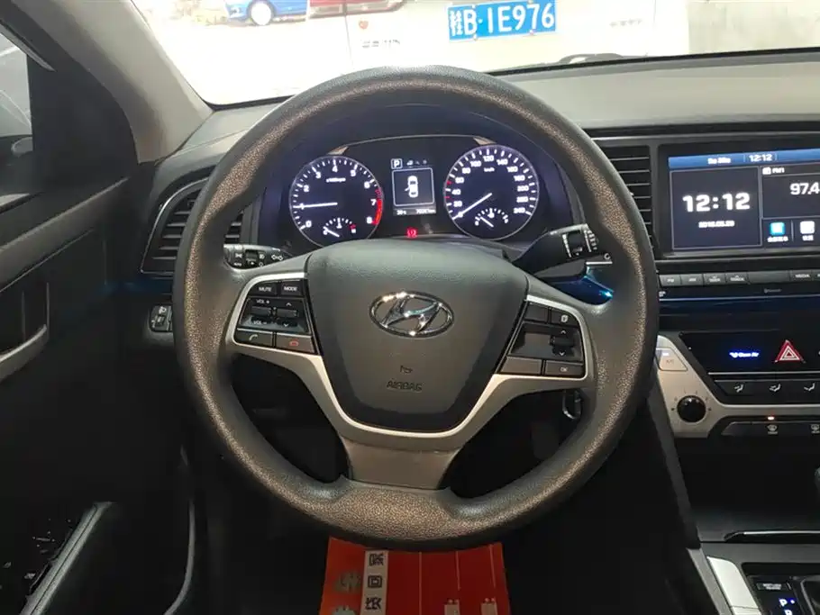 Hyundai Elantra 2017 — фото 15