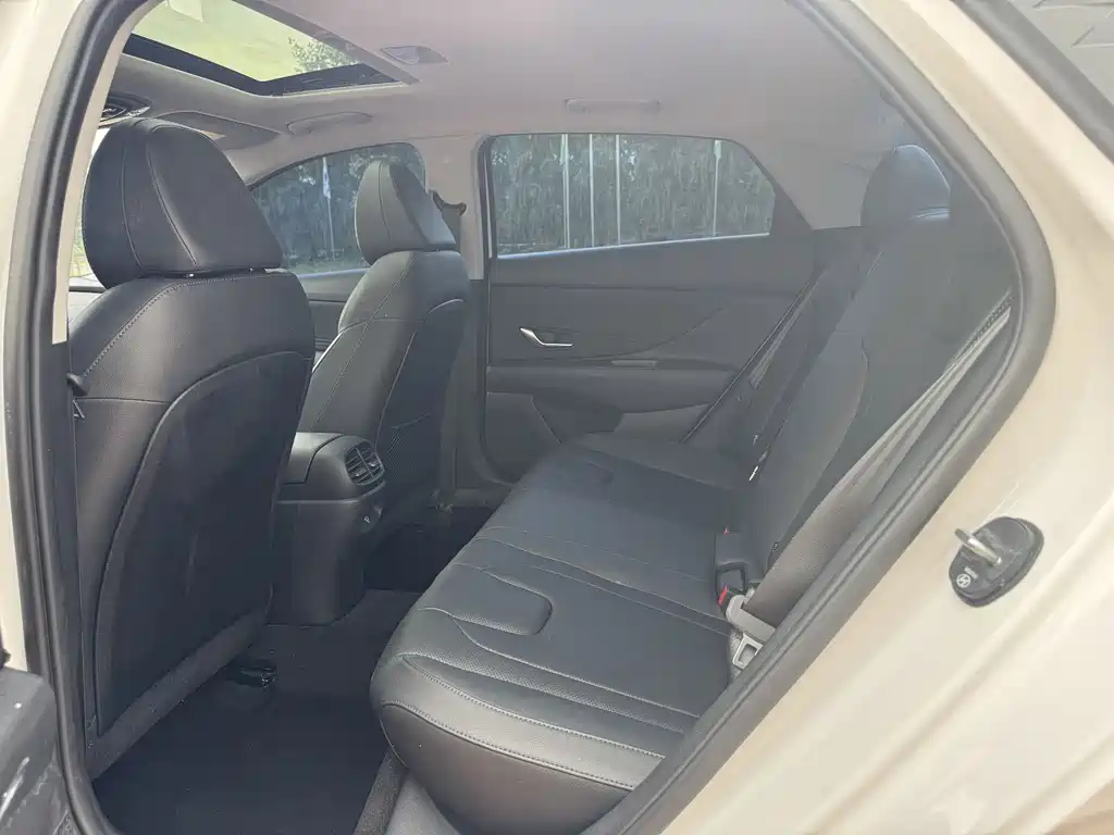 Hyundai Elantra 2025