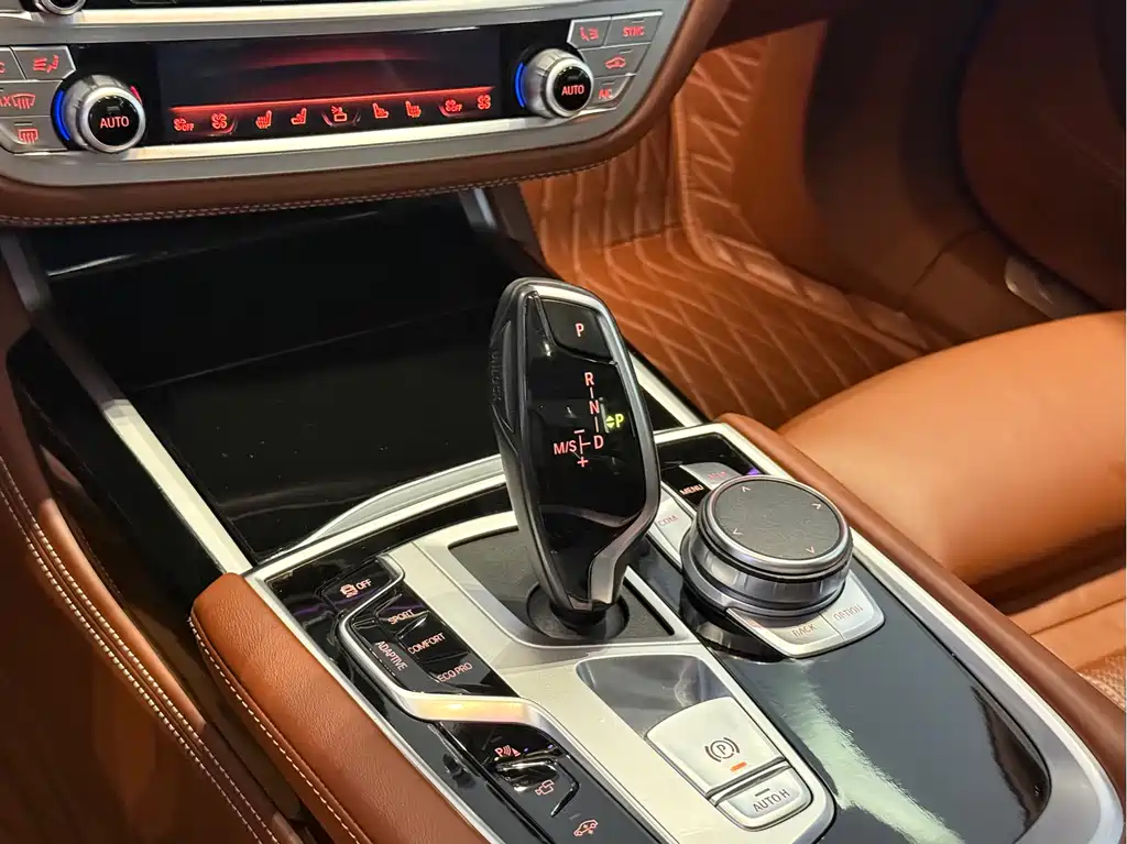 BMW 7 Series 2020 — фото 9