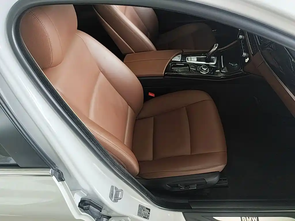 BMW 5 Series 2014 — фото 25