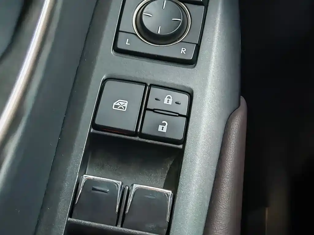 Lexus NX 2018 — фото 10