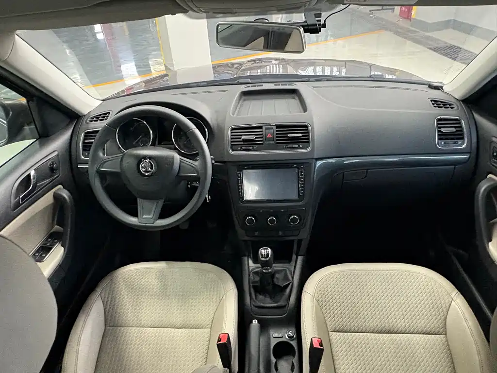 Skoda Yeti 2014 — фото 11