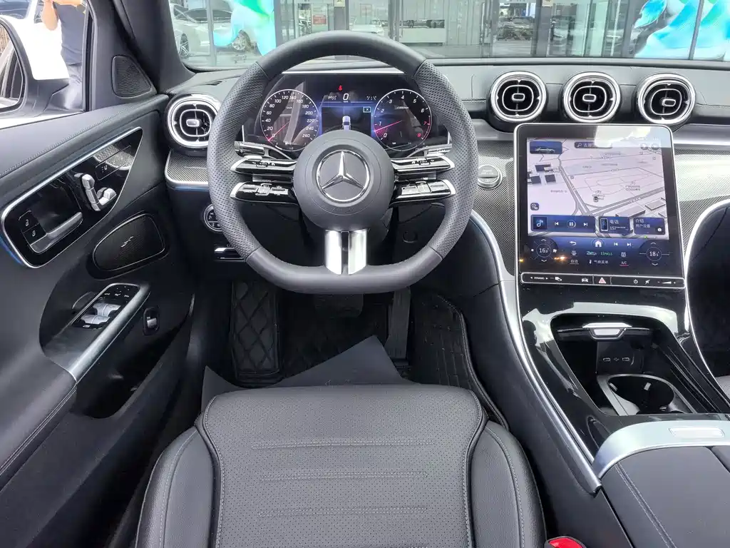 Mercedes-Benz C-Class 2024 — фото 19