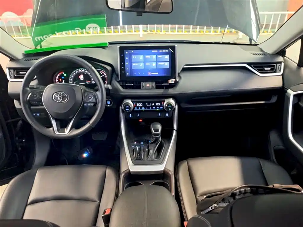 Toyota RAV4 2022 — фото 10